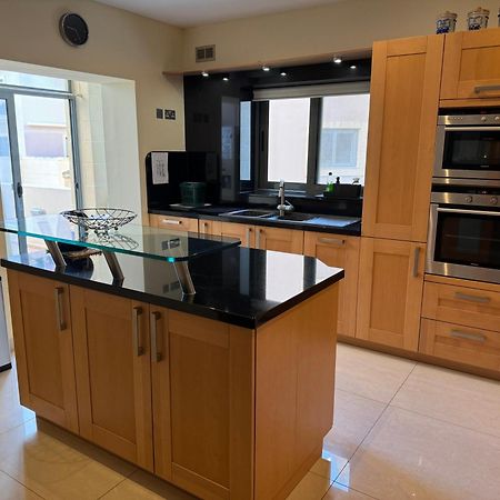 Spacious Luxurious Apartment With Seaview เมลลิฮา ภายนอก รูปภาพ