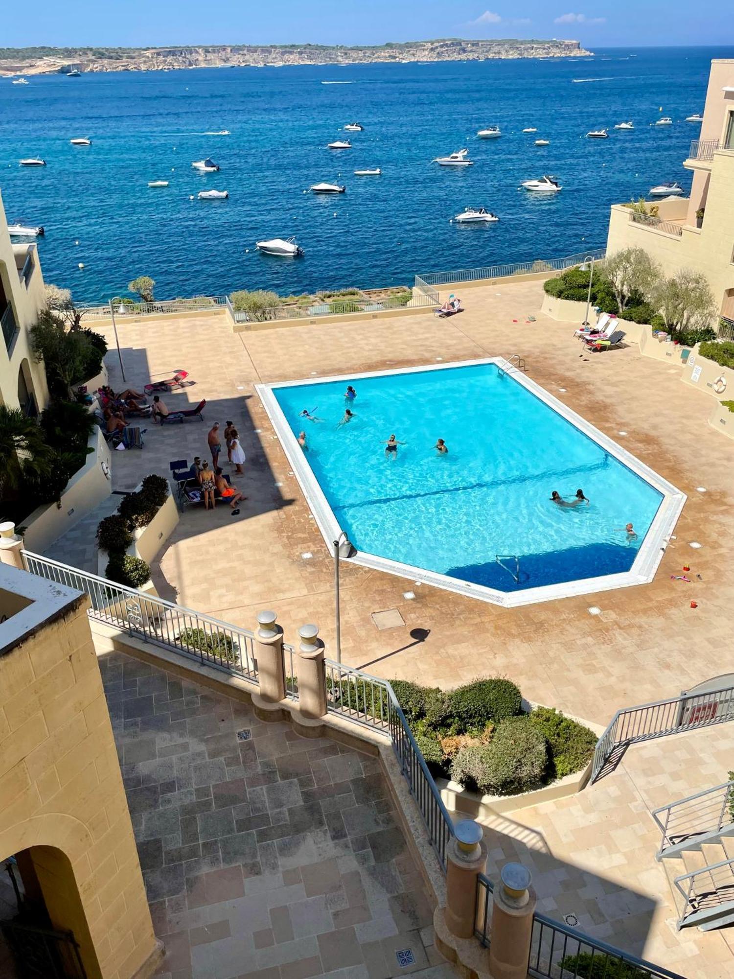 Spacious Luxurious Apartment With Seaview เมลลิฮา ภายนอก รูปภาพ