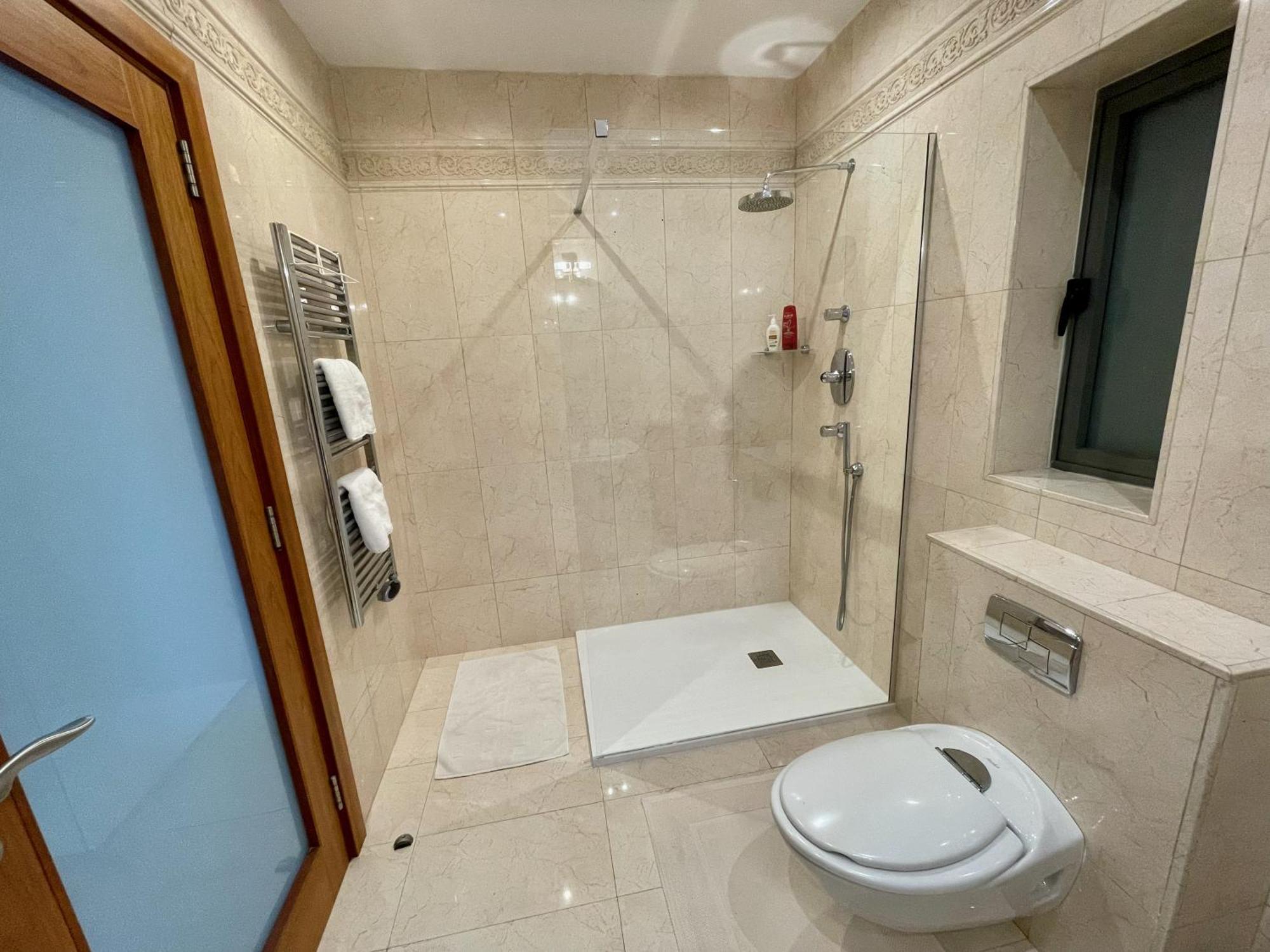 Spacious Luxurious Apartment With Seaview เมลลิฮา ภายนอก รูปภาพ