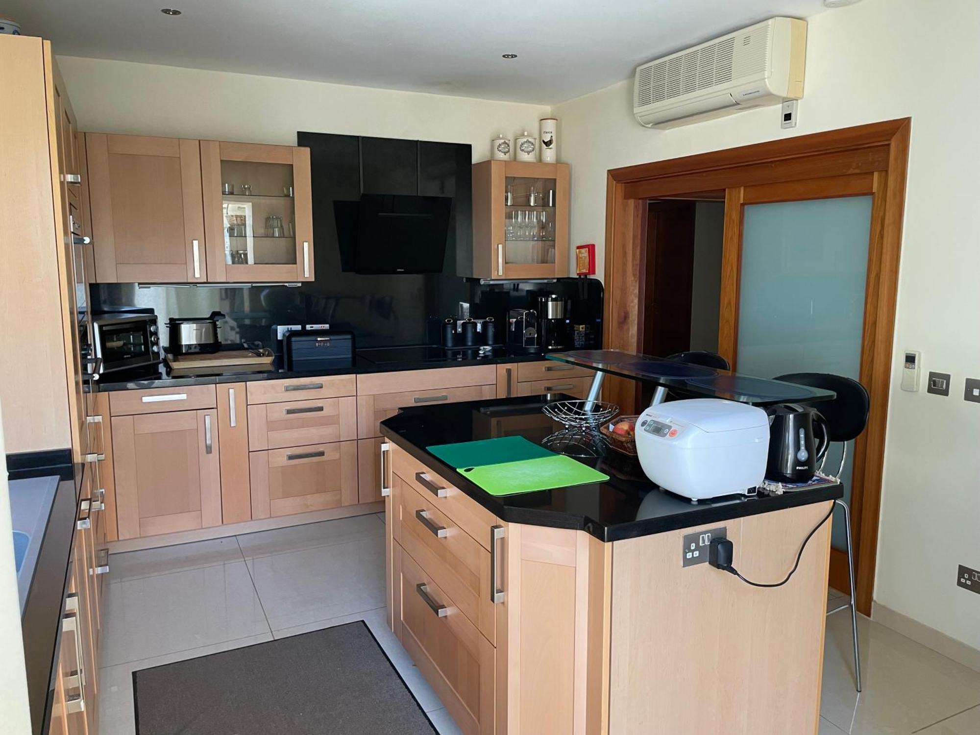 Spacious Luxurious Apartment With Seaview เมลลิฮา ภายนอก รูปภาพ