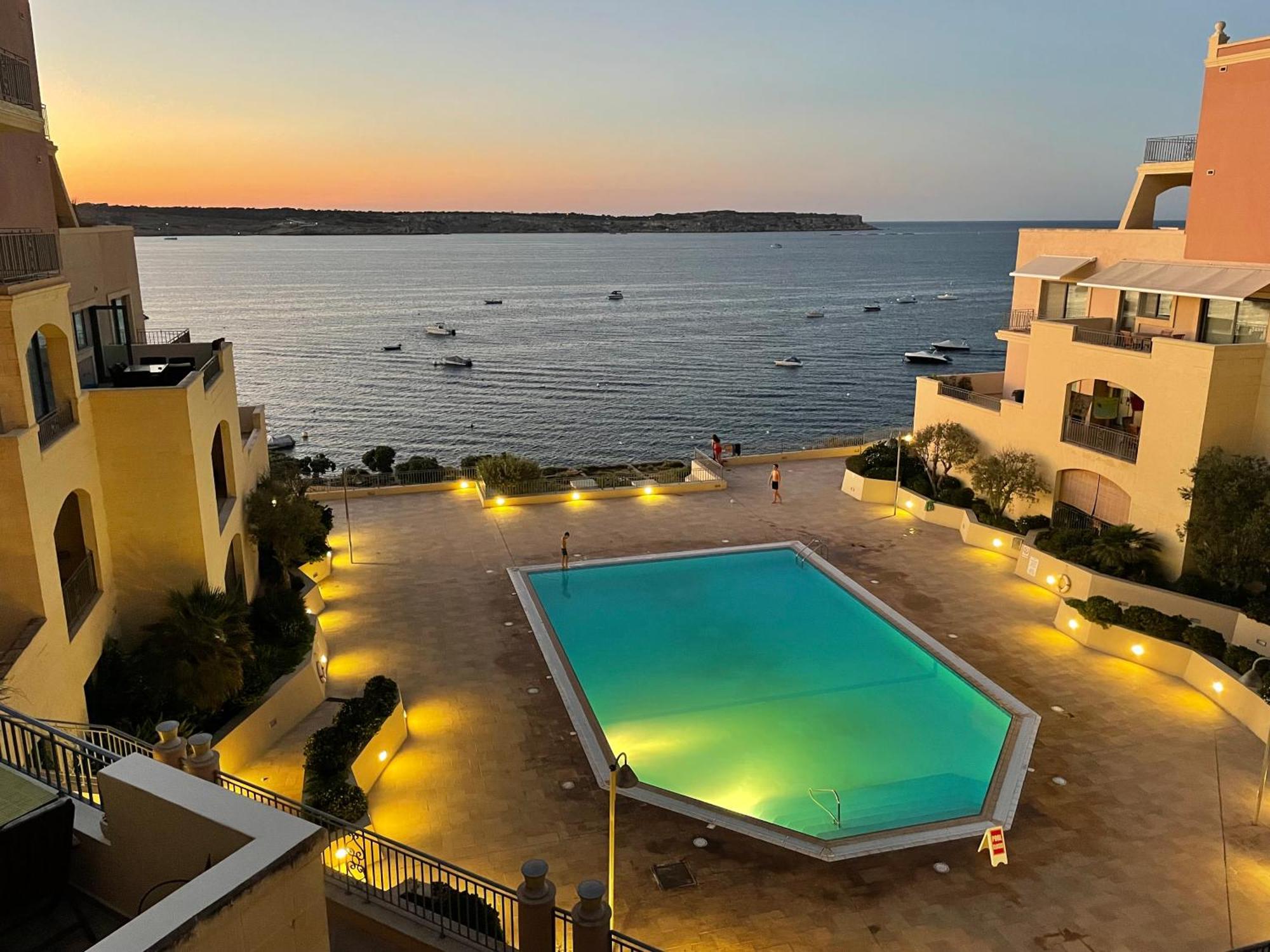 Spacious Luxurious Apartment With Seaview เมลลิฮา ภายนอก รูปภาพ
