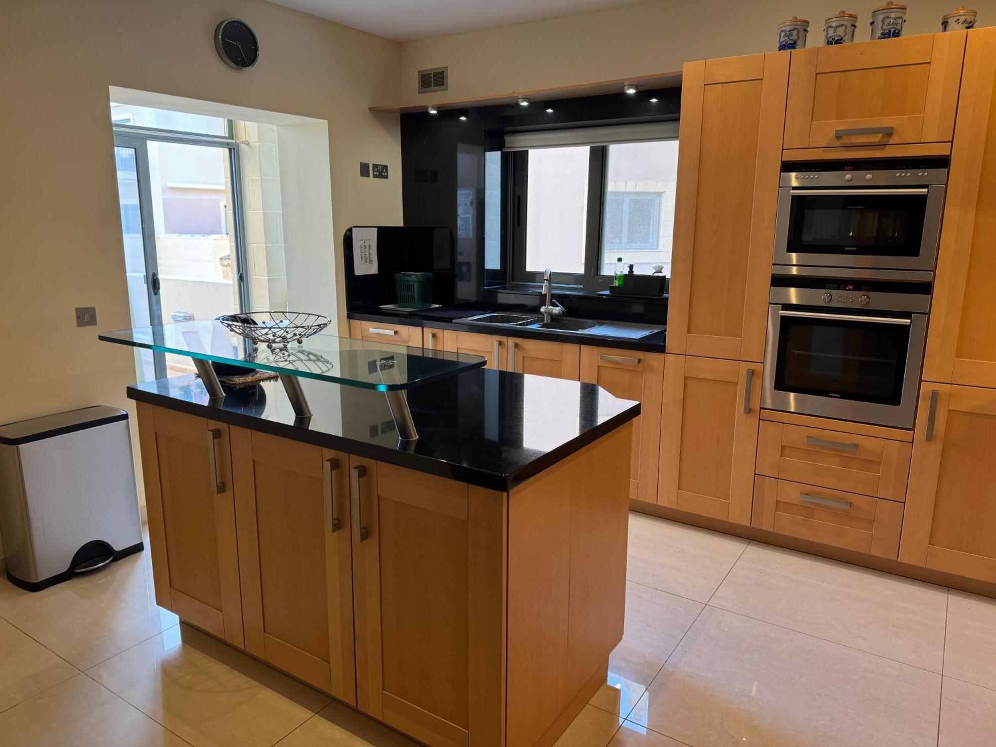 Spacious Luxurious Apartment With Seaview เมลลิฮา ภายนอก รูปภาพ